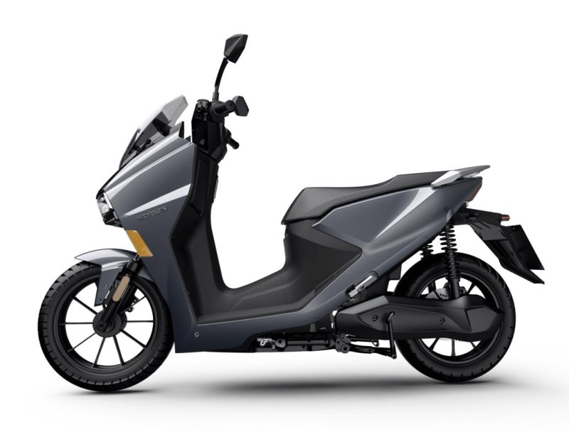 HORWIN SK3 High-Performance Scooter mit 95 km/h Topspeed Blue Metallic Seite – E-LEVEN mobility Stuttgart