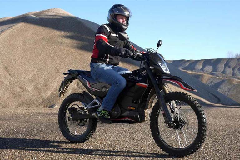 Tinbon Esum ES-1 Elektro-Enduro-Motorrrad Fahrer E-LEVEN mobility solutions